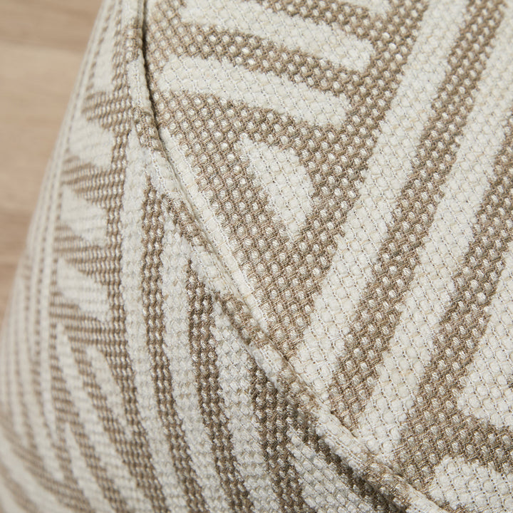 Camden Piped (Pampas Dove) 38cm Diam