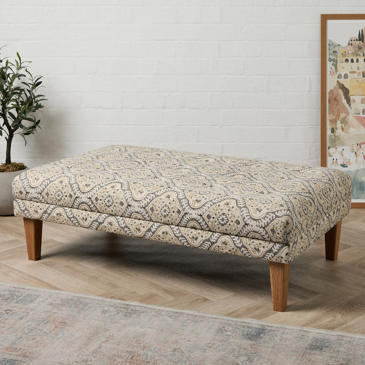 Finchley Shallow Buttoned (Kala Pebble linen) 127 x 76cm